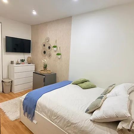 Гостевой дом Aot - *